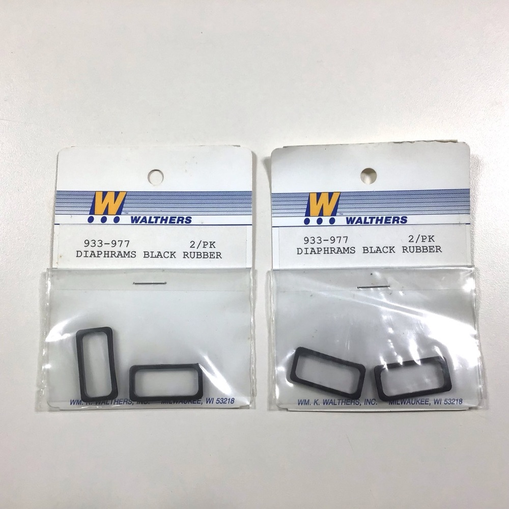Walthers HO Scale Diaphragms Passenger Train Car Detail Parts Two 2Pks 933-977